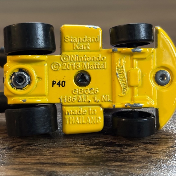 Nintendo HOT WHEELS 2018 Mario Bros Kart PURPLE YOSHI Diecast Standard Kart Car - Picture 8 of 8